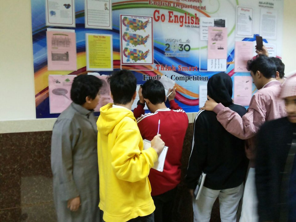  ‎تكريم الطلاب الفائزين في مسابقة اللغة الإنجليزية في القسم الثانوي